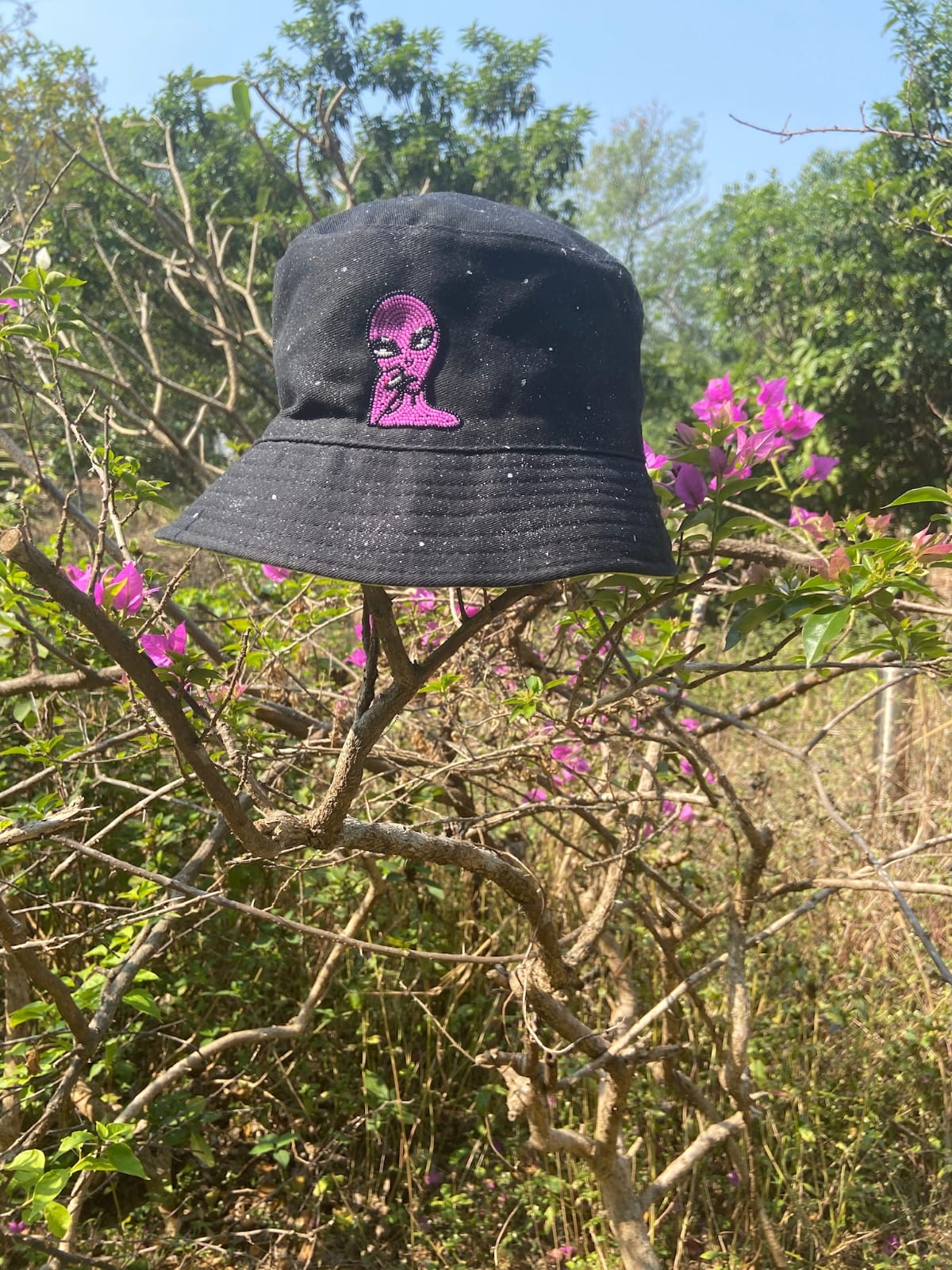 BLACK ALIEN BUCKET HAT